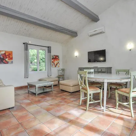 Holiday home 3 Bedroom Cozy In *